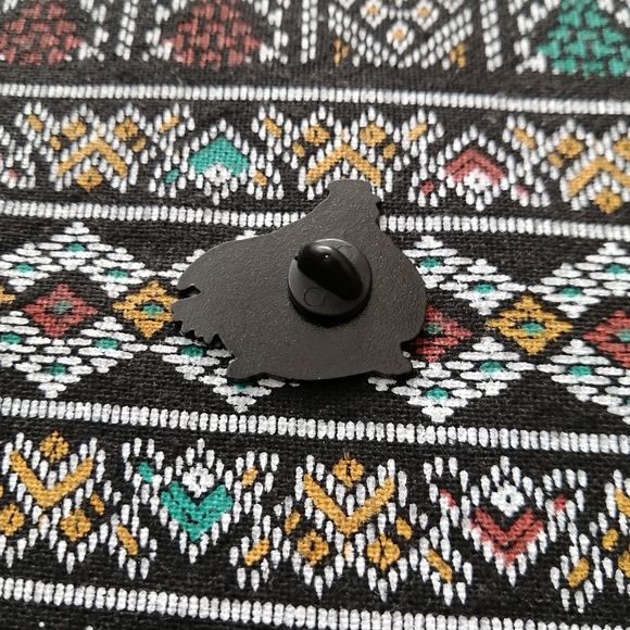 📍2/20$ The Patriarchy Enamel Pin NWOT - Picture 3 of 4